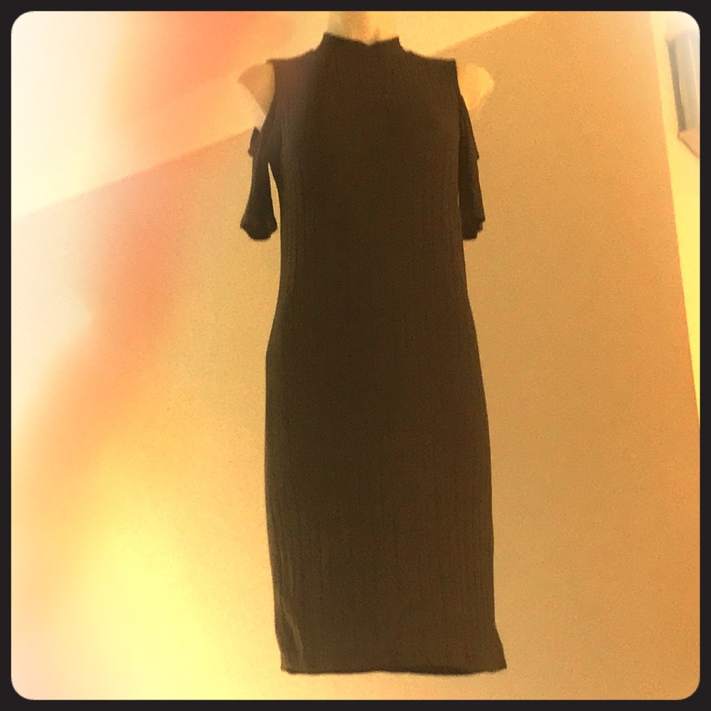 Olive shoulder cut out half sleeve dress
